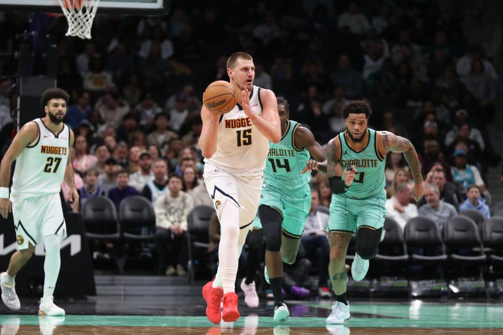 场上保持一 场上保持一