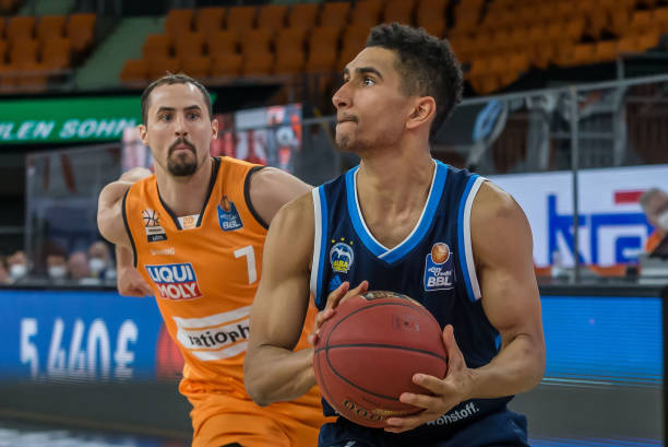 蝶泳比赛中 蝶泳比赛中